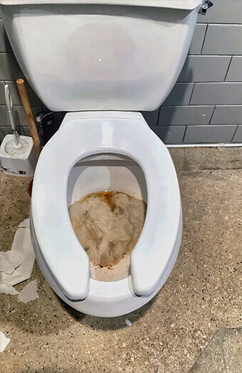 https://blockeddrainssorrento.com.au/uploads/2025/07/blocked-toilet-27776.jpg
